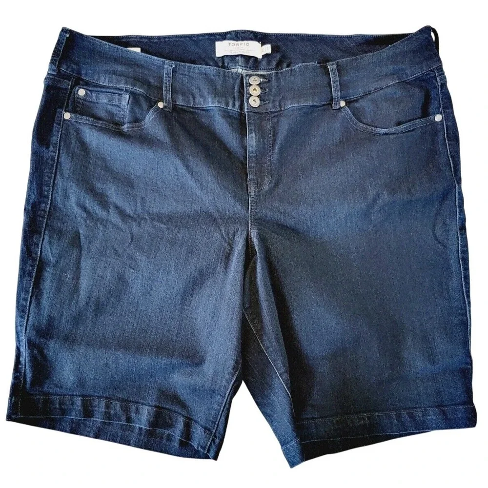 Torrid 28 Denim Jegging Bermuda Shorts‎ Dark Wash High Rise 3-Button NWOT